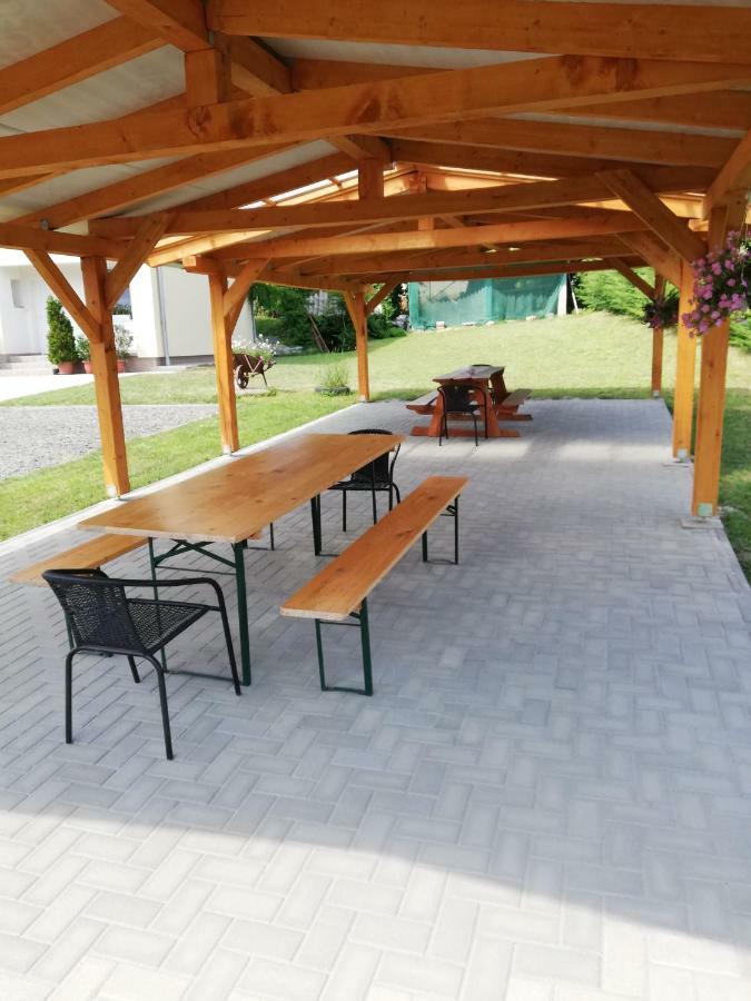 ホテル Lotuszvirag Vendeghaz Szekszárd エクステリア 写真